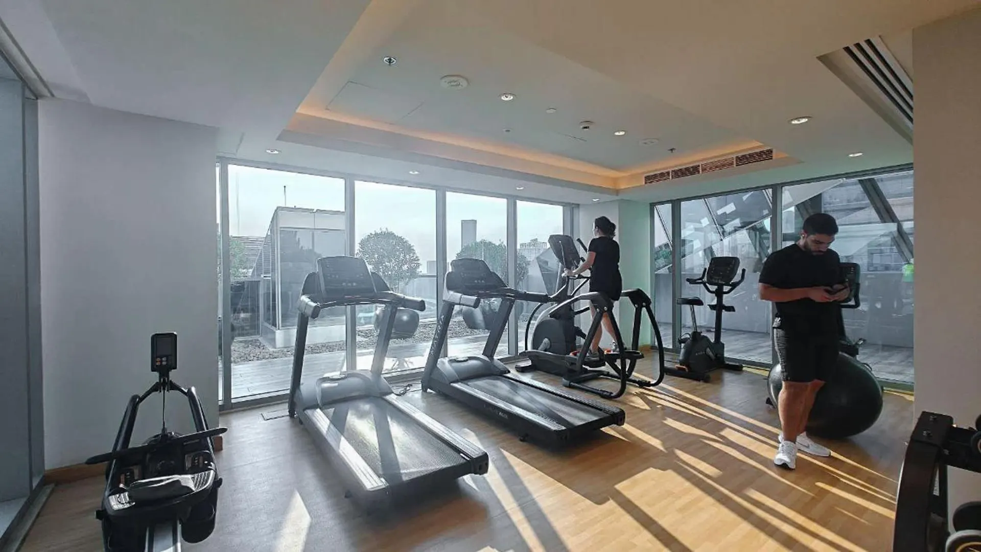 Studio In J One Tower Perfect For Your Stay And Sleeps 4 Dubai 0*,