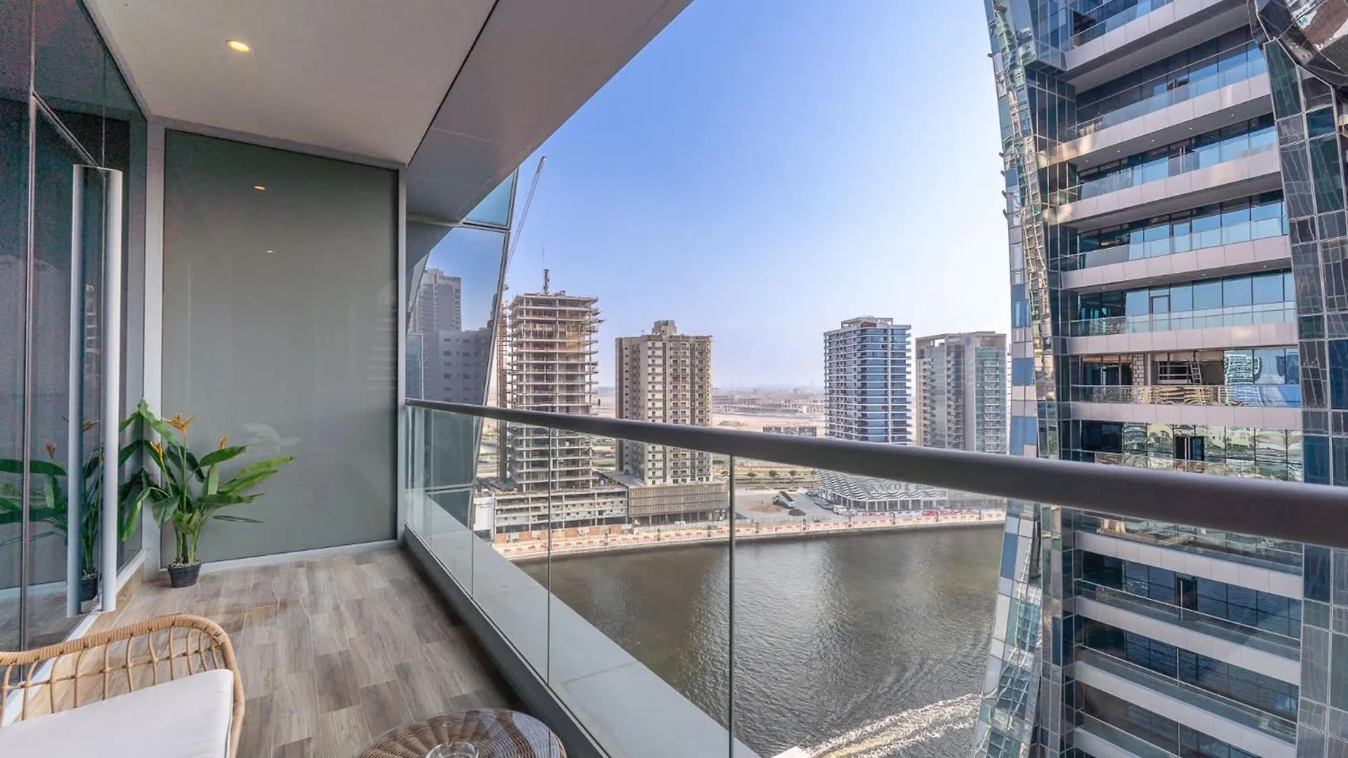 Studio In J One Tower Perfect For Your Stay And Sleeps 4 Dubai Apartment