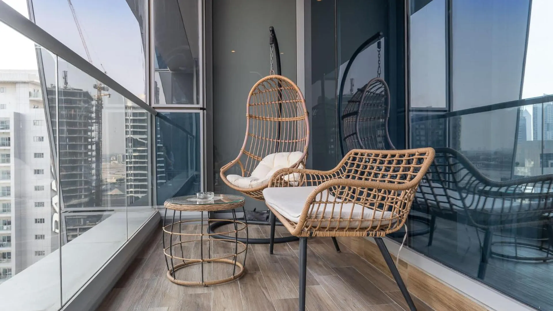 Studio In J One Tower Perfect For Your Stay And Sleeps 4 Dubai