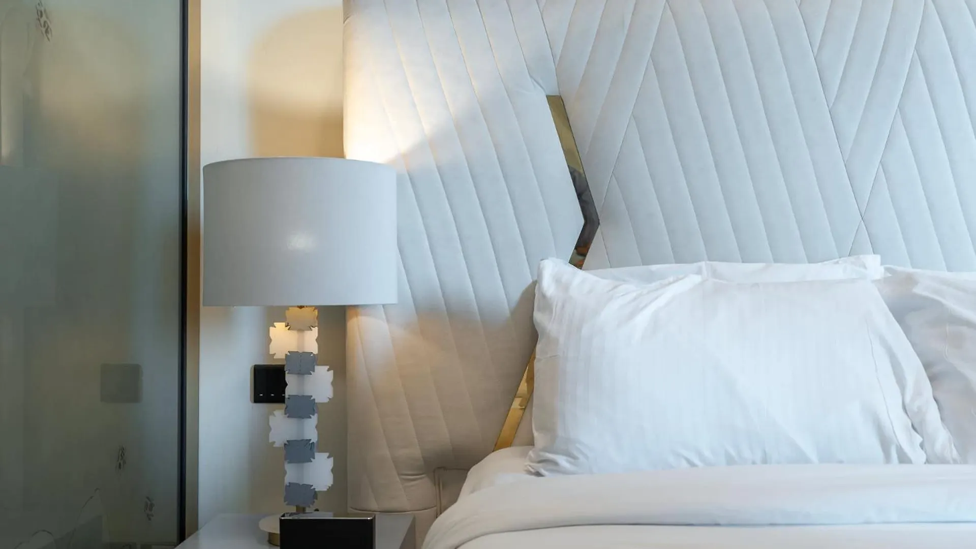 Studio In J One Tower Perfect For Your Stay And Sleeps 4 Dubai 0*,