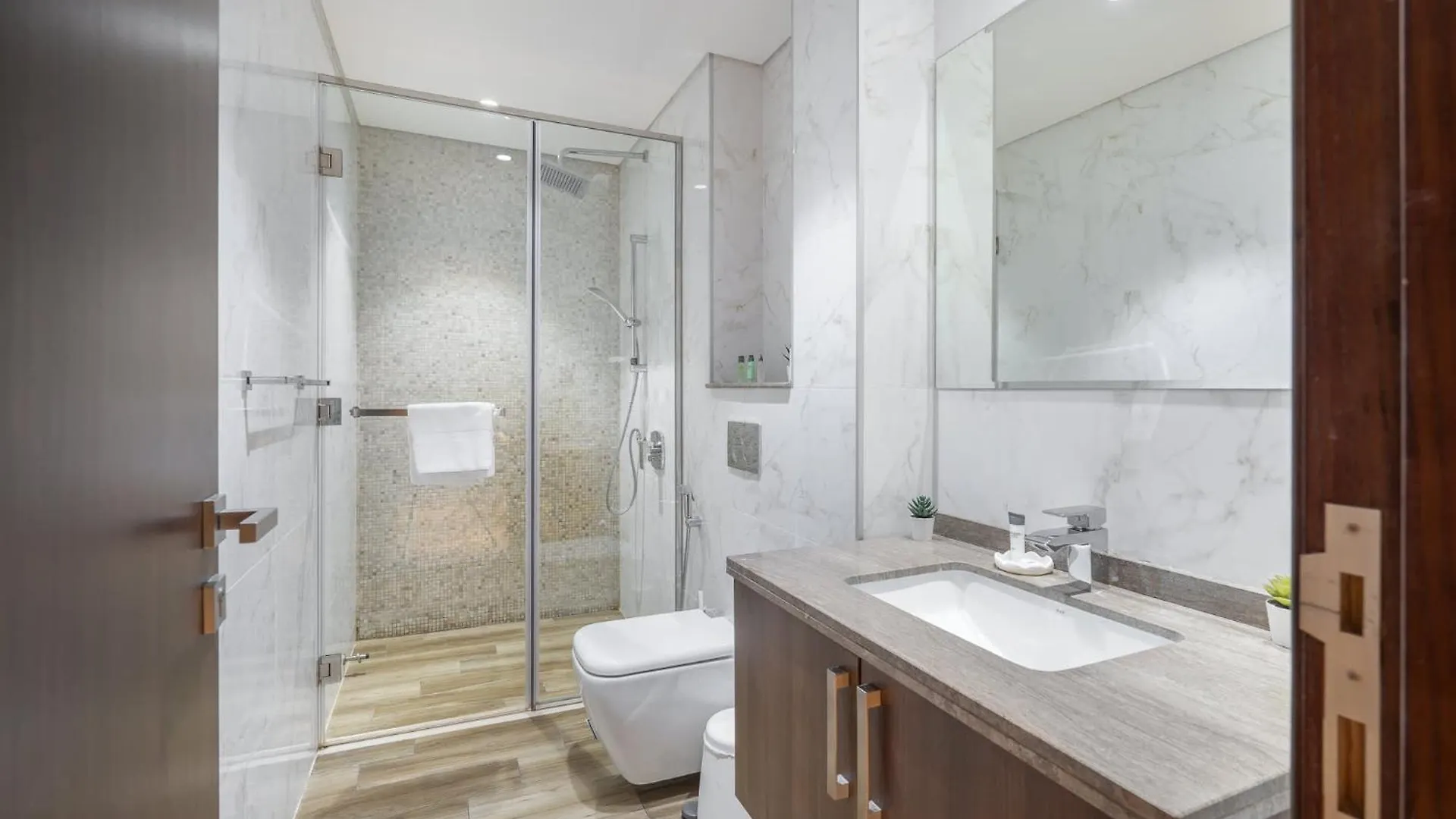 Studio In J One Tower Perfect For Your Stay And Sleeps 4 Dubai