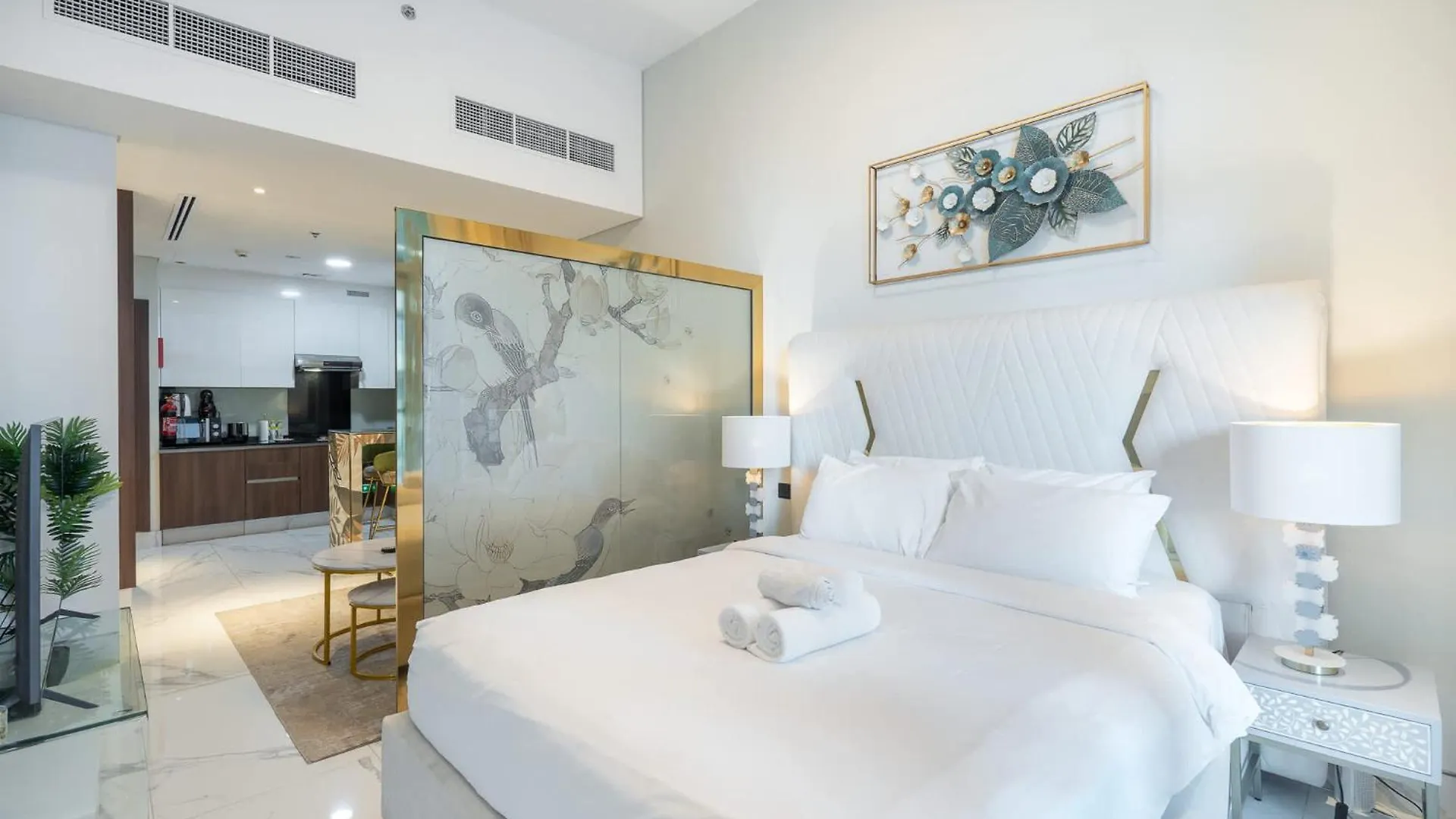 Studio In J One Tower Perfect For Your Stay And Sleeps 4 Dubai Apartment